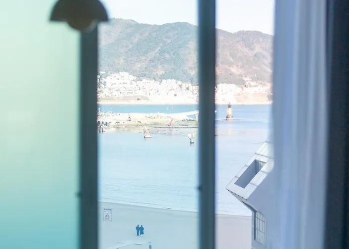 Casa Mira - Songdo Oceanfront House With Garden